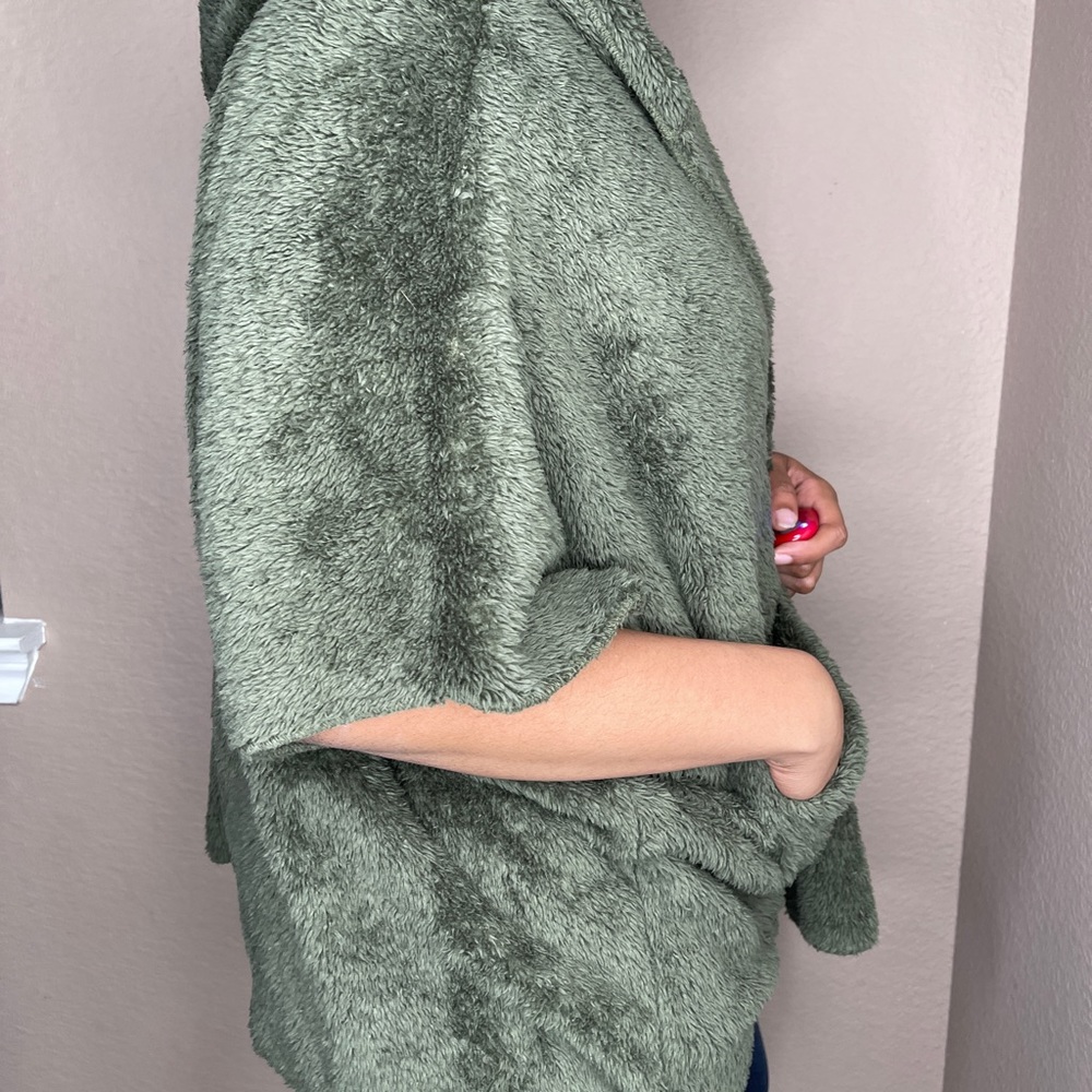 Sweater - Picture 3 of 4